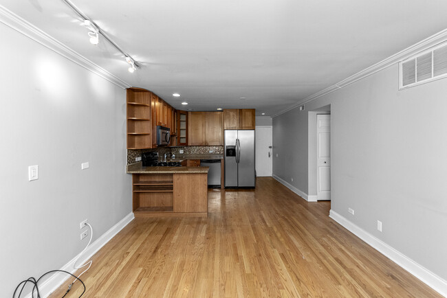 Photo - 2036 N Larrabee St Unidad 8-102 Rental