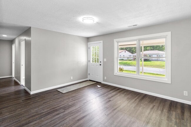 Photo - 261 Sunset Dr S