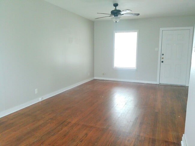Photo - 2837 Sarita St