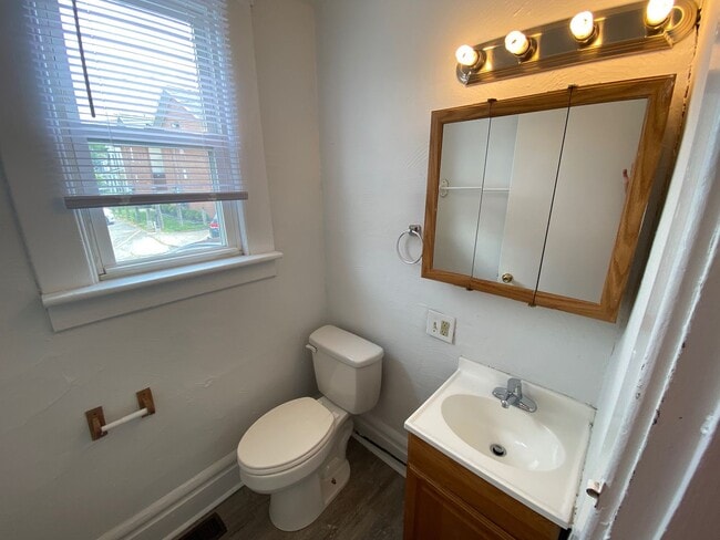 Photo - Hunter Ave 1444-1446 MLR (LH2) Unit 1446