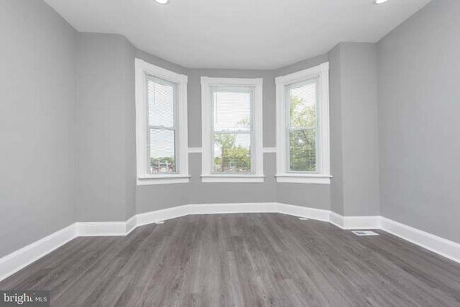 Bedroom 1 - 4662 Kernwood Ave