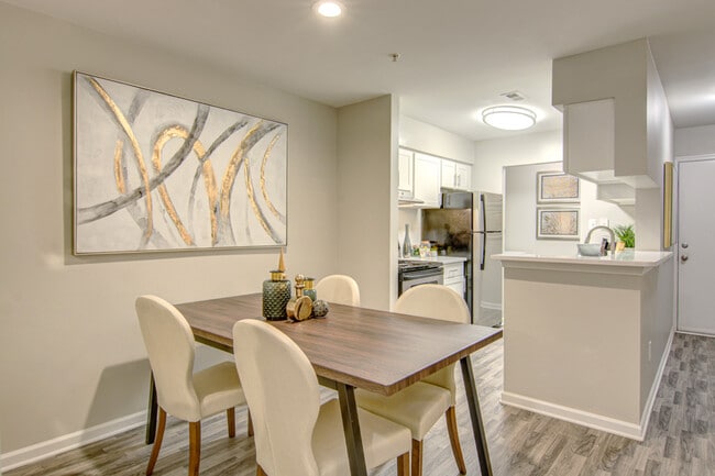 Photo - Hunter's Chase Apartments