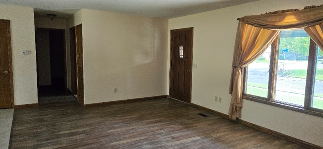 Photo - 409 Oak Park Dr