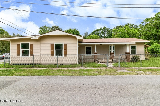 Building Photo - 110 4th St