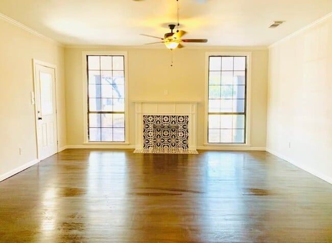 Main House-Living Room - 32563 FM 2520