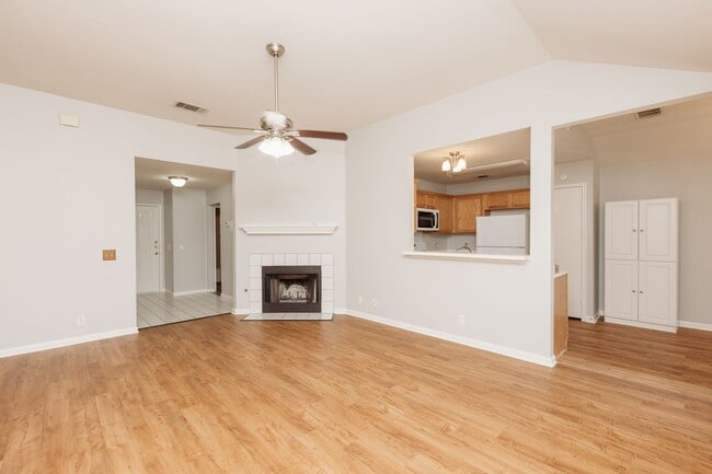 Photo - 704 Red River Ln
