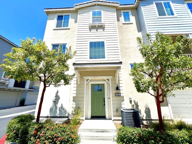 Beautiful 2 Bedroom, 2.5 Baths Townhome in... - Beautiful 2 Bedroom, 2.5 Baths Townhome in...