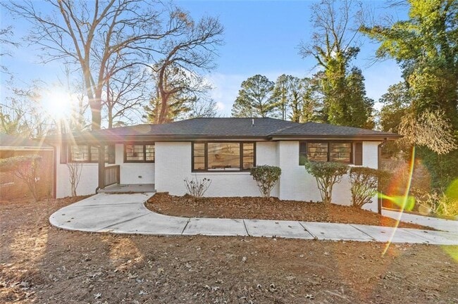 Photo - 2241 Glendale Dr House