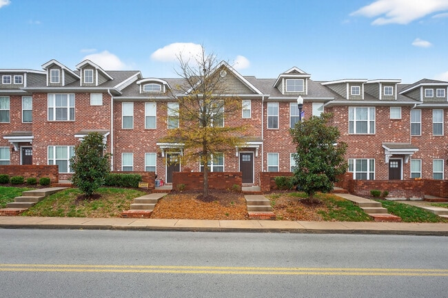 Building Photo - 117 Charlotte Dr Unit 117