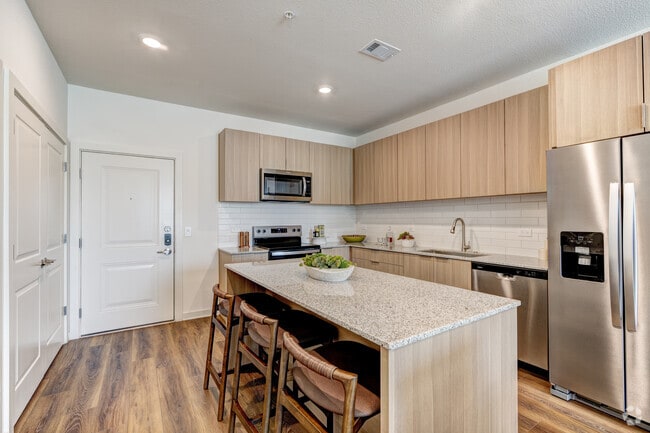 1BR, 1BA - 781SF - Kitchen