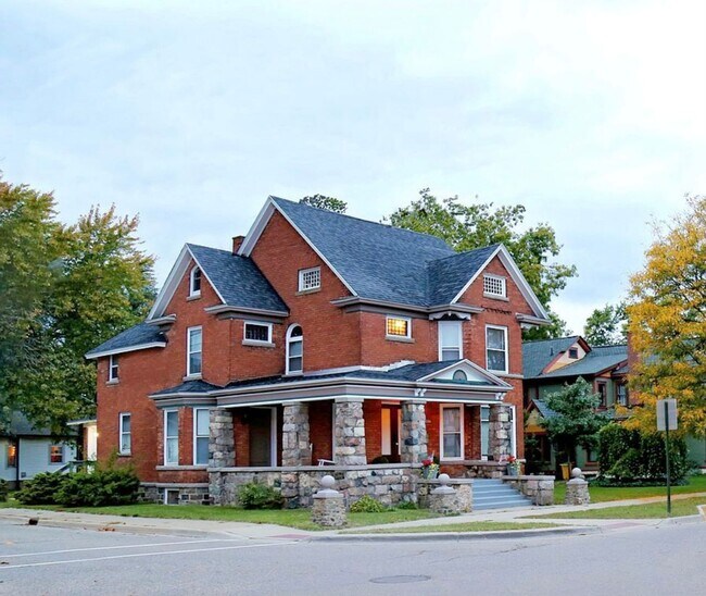 4 Bedroom 3 Bath Victorian - 4 Bedroom 3 Bath Victorian House
