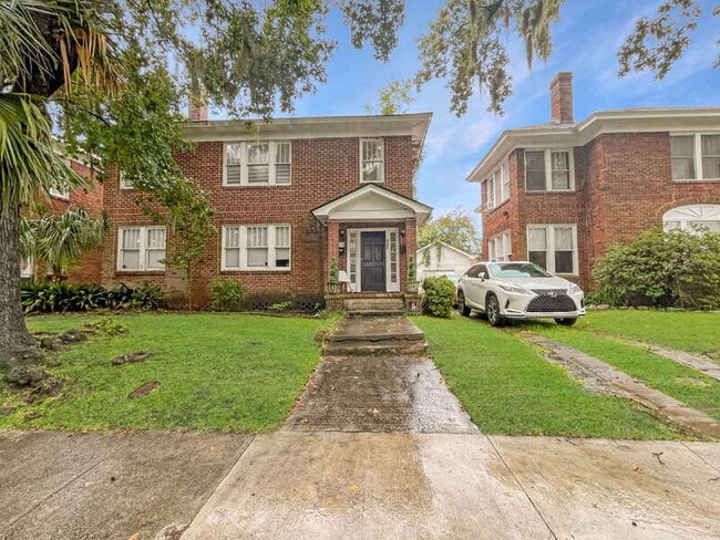 Photo - 521 E 49th St