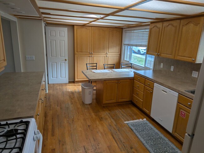 Photo - 441 Maple Dr