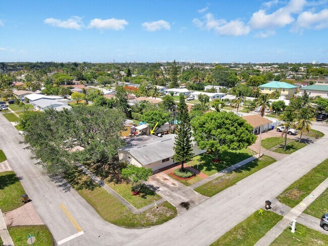 Photo - Spacious and beautiful home with a fenced backyard!
