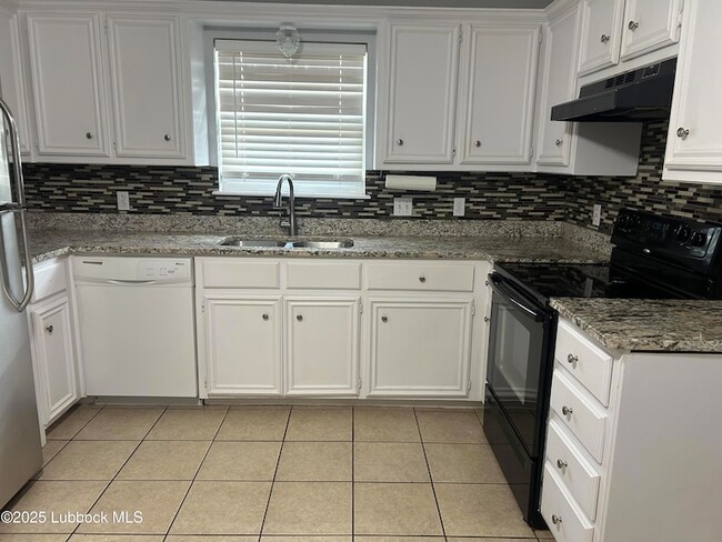 Photo - 4630 Erskine St