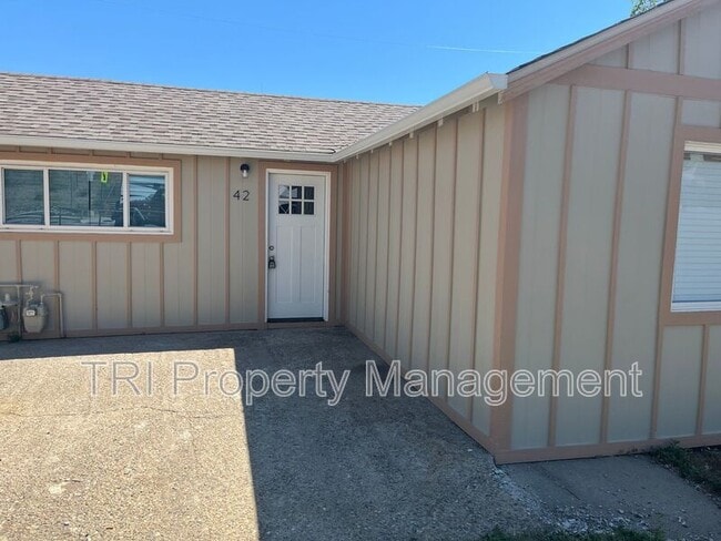 Photo - 215 Cheyenne St