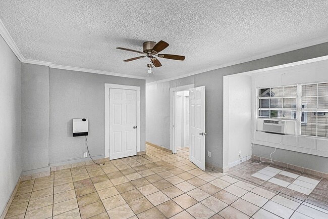 Photo - Classic 2 bedroom, 1 bathroom house apartment in Eustis.