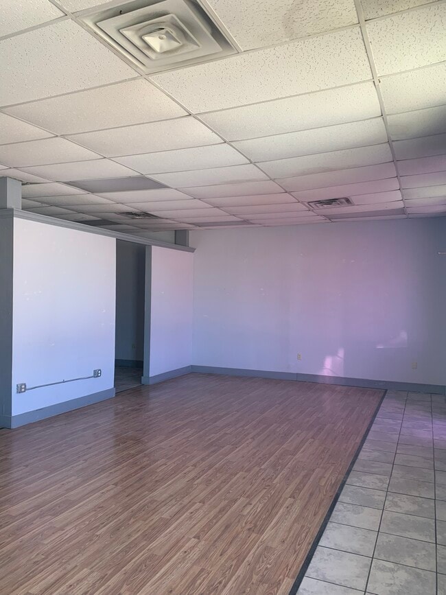 Photo - 112 W Avenue E