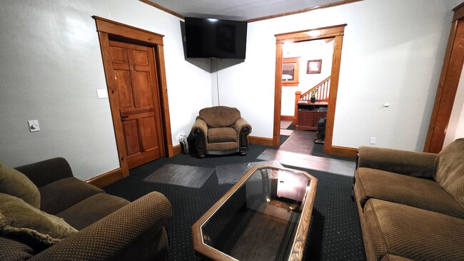 Photo - 401 State St