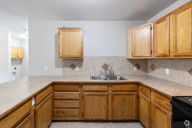 2BR, 1BA - 1,000SF - Kitchen