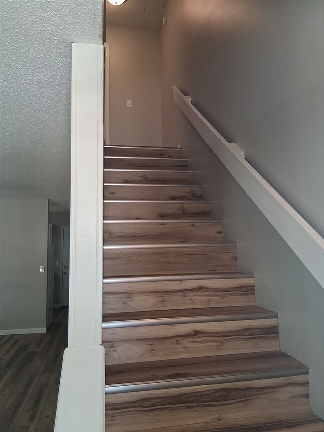 Photo - 502 N Betty Jo Dr