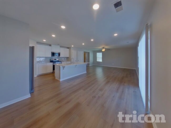 Photo - 1715 Southwold Ln