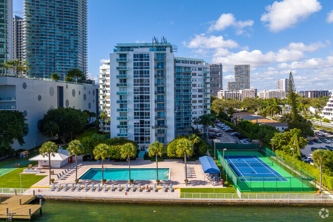 Bay Park Towers - Bay Park Towers Apartments