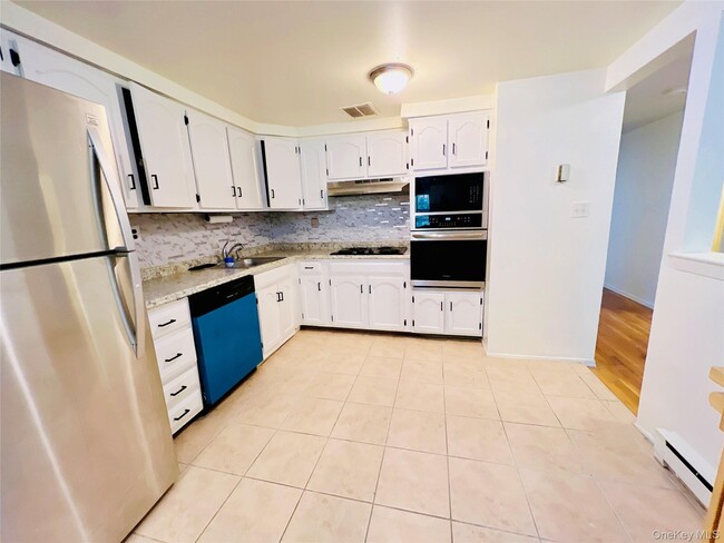 Photo - 13-27-27 Bell Blvd Unit 3F