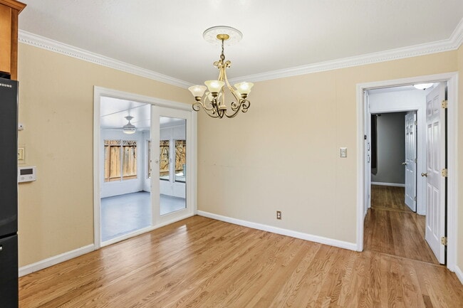 Photo - 933 Barstow Ct