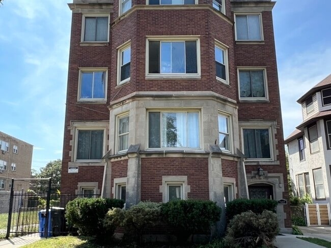 Building Photo - 7412 S South Shore Dr Unit 3 Rental