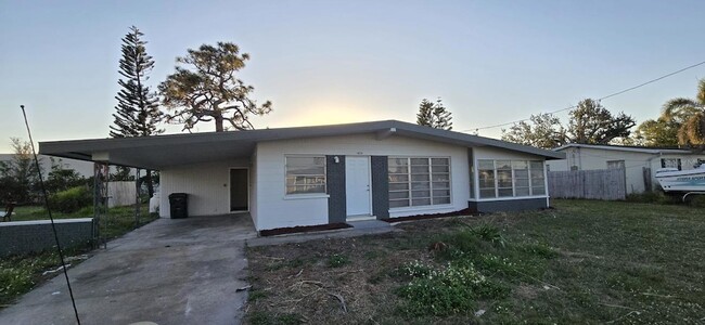 Photo - 1634 Banyan Dr House