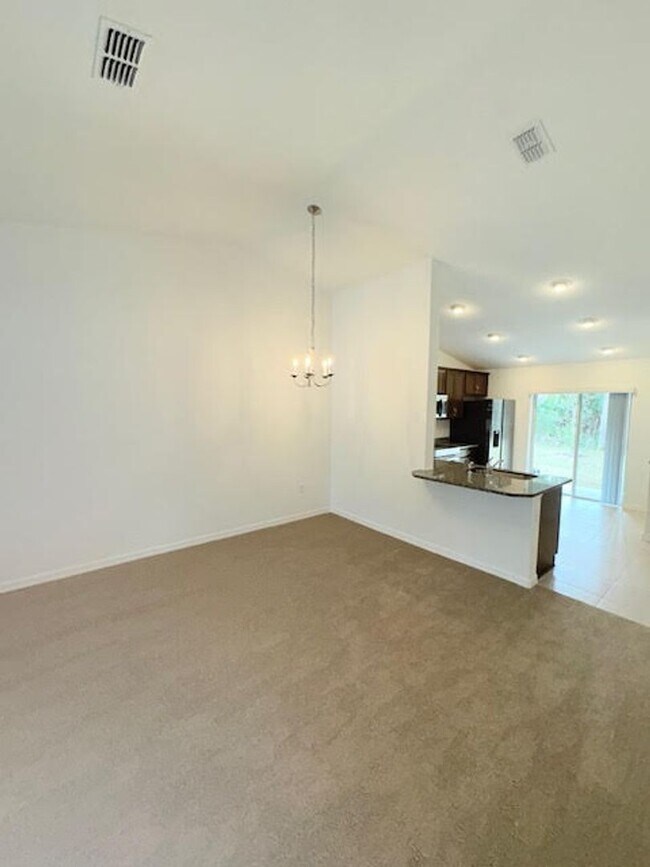 Photo - 125 Seattle Trail Unidad B