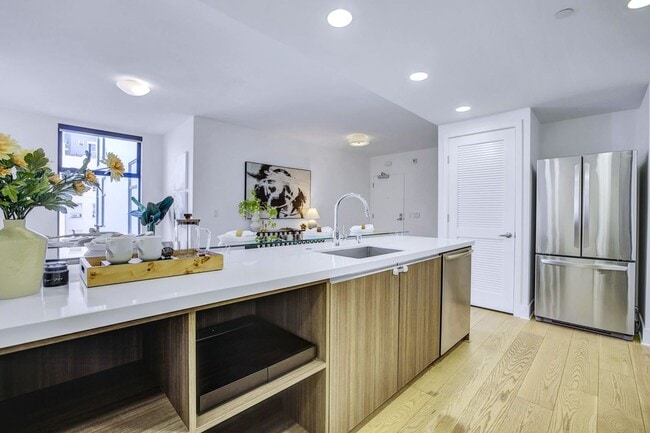 Photo - 1080 Sutter St