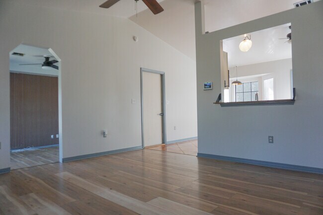 Photo - 6 Flora Cove