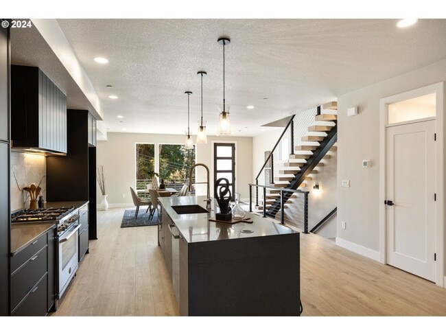 Photo - 617 SW Lobelia St Unidad A