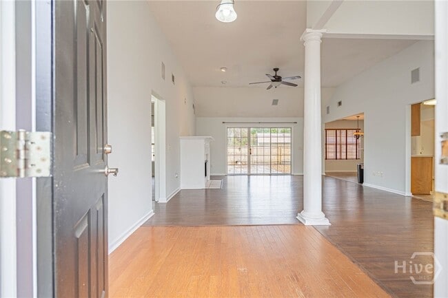 Photo - 114 Laurens Ln