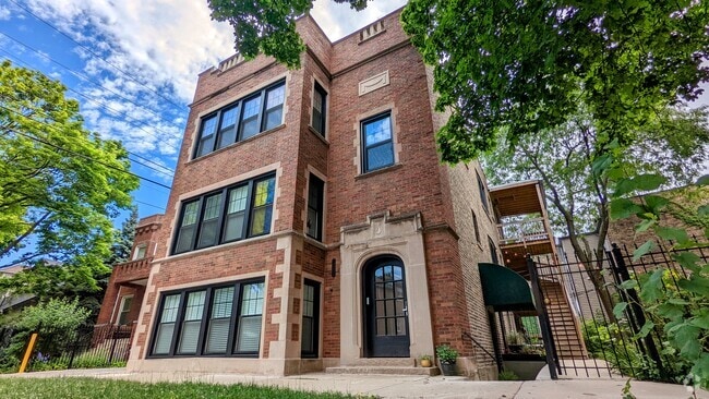 Building Photo - 4011 N Avers Ave Unit 1 Rental