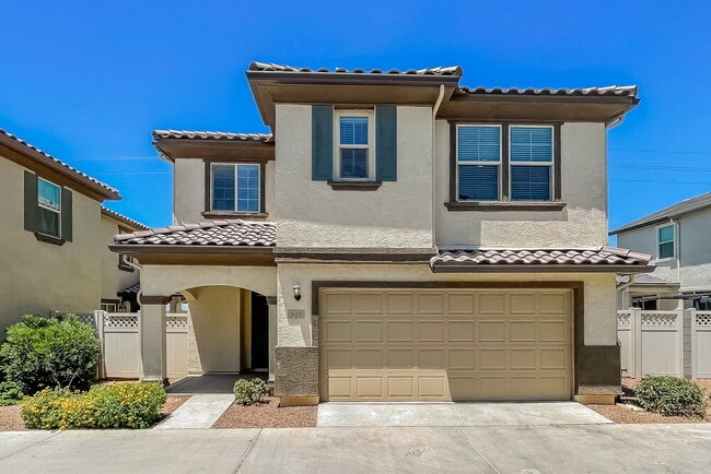 Building Photo - 825 S Swallow Ln