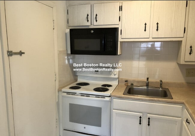 Photo - 216 Revere Beach Pkwy Unidad 11