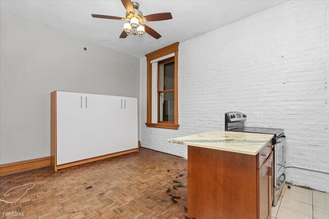 Photo - Studio, 1 bath Condo - 2800 N Pine Grove Ave