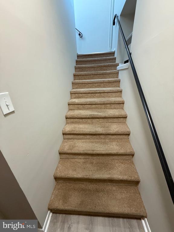 Building Photo - 615 Summit St Unit 4