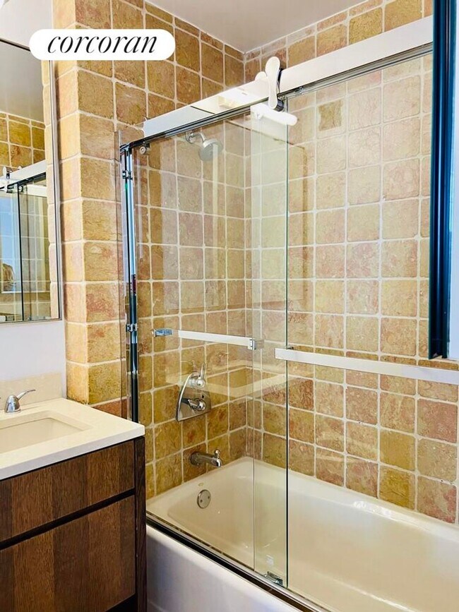 Photo - 305 E 63rd St