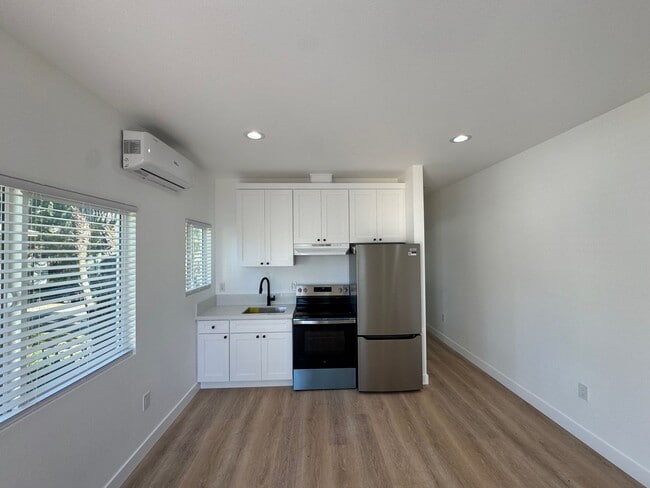 Photo - Large New Construction 1 bed 1 Bath Apartment for Rent In Long Beach! Unidad 7