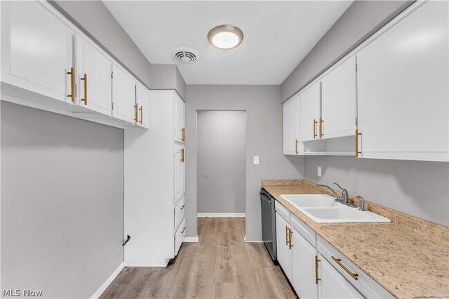 Photo - 2537 Noble Rd Unit 301