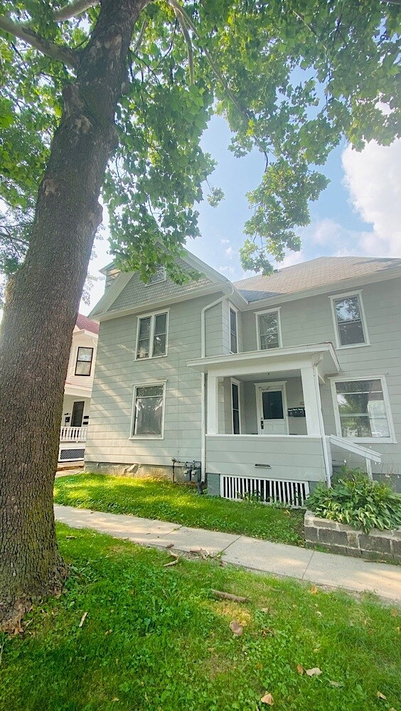 Photo - 216 Fairchild St House