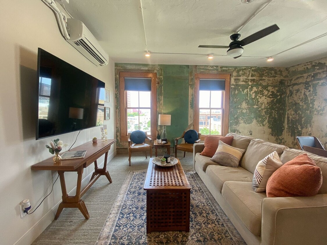LUXURY CONDOS IN THE HEART OF ALAMO CITY - LUXURY   CONDOS IN THE HEART OF ALAMO CITY
