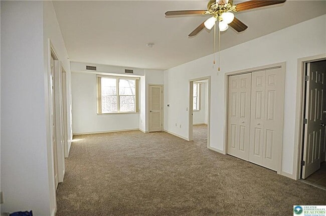 Photo - 2121 Hokendauqua Ave