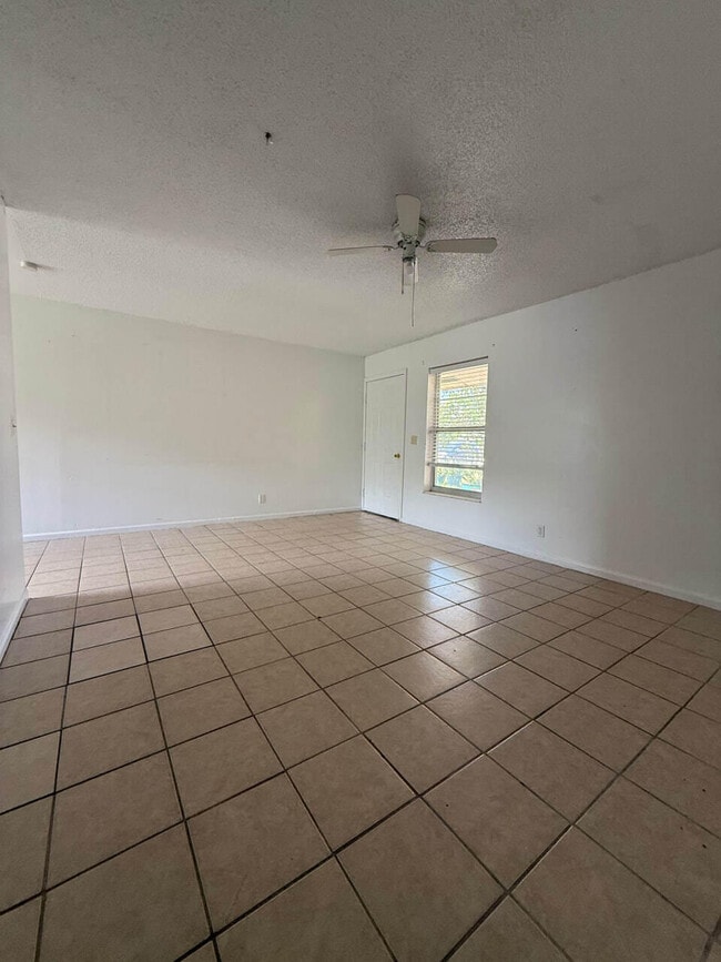 Building Photo - 1794 Juno Rd Unit 5 Rental