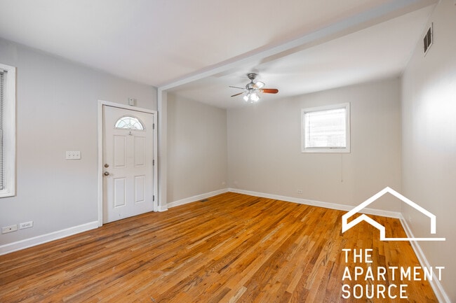 Photo - 1512 W Erie St Unit 1