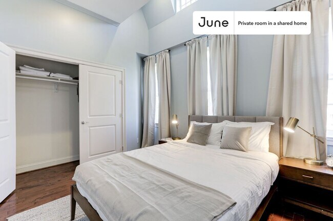 Room in Shared 5 bed/3.5 bath home in Capitol Hill